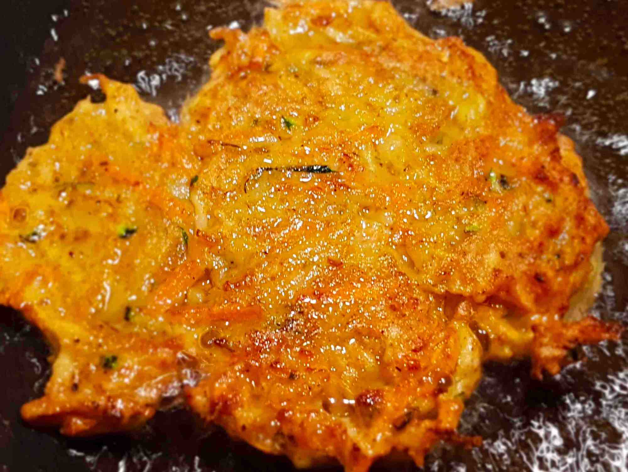 Kartoffel-Karotten-Zucchini Puffer mit Dilljoghurt – Kräuter &amp; Genuss